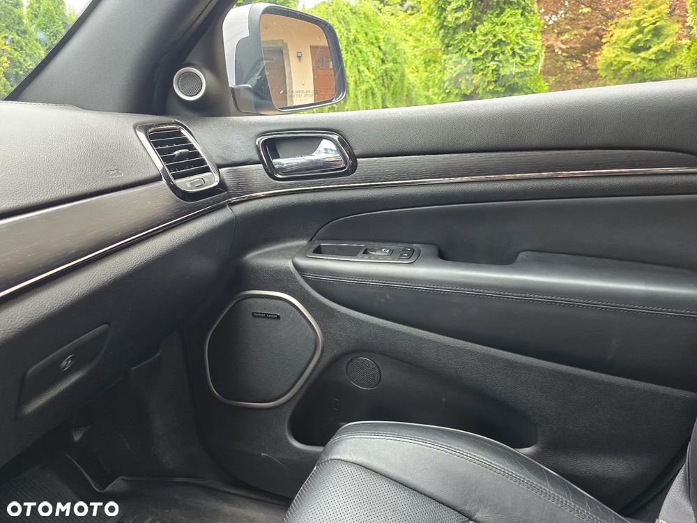 Jeep Grand Cherokee - 12