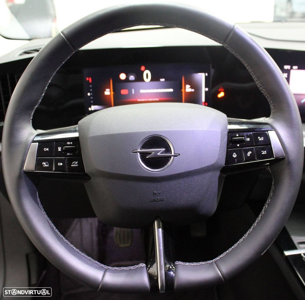 Opel Astra 1.2 T GS - 11