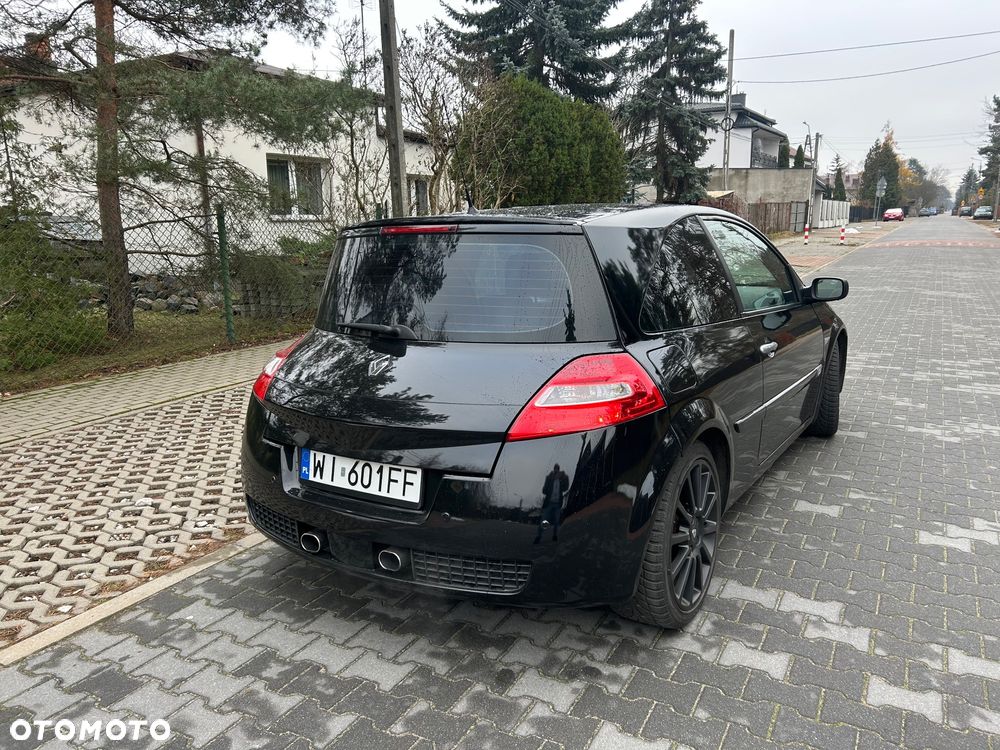 Renault Megane Sport F1-Team R26 - 10