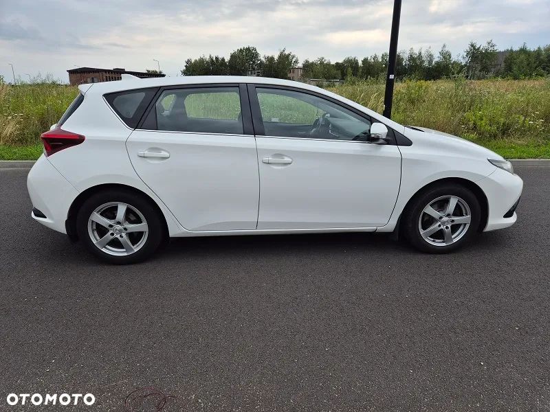 Toyota Auris 1.6 Premium - 8