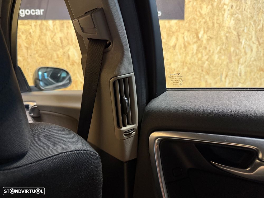 Volvo V60 2.0 D3 Momentum Start/Stop - 19