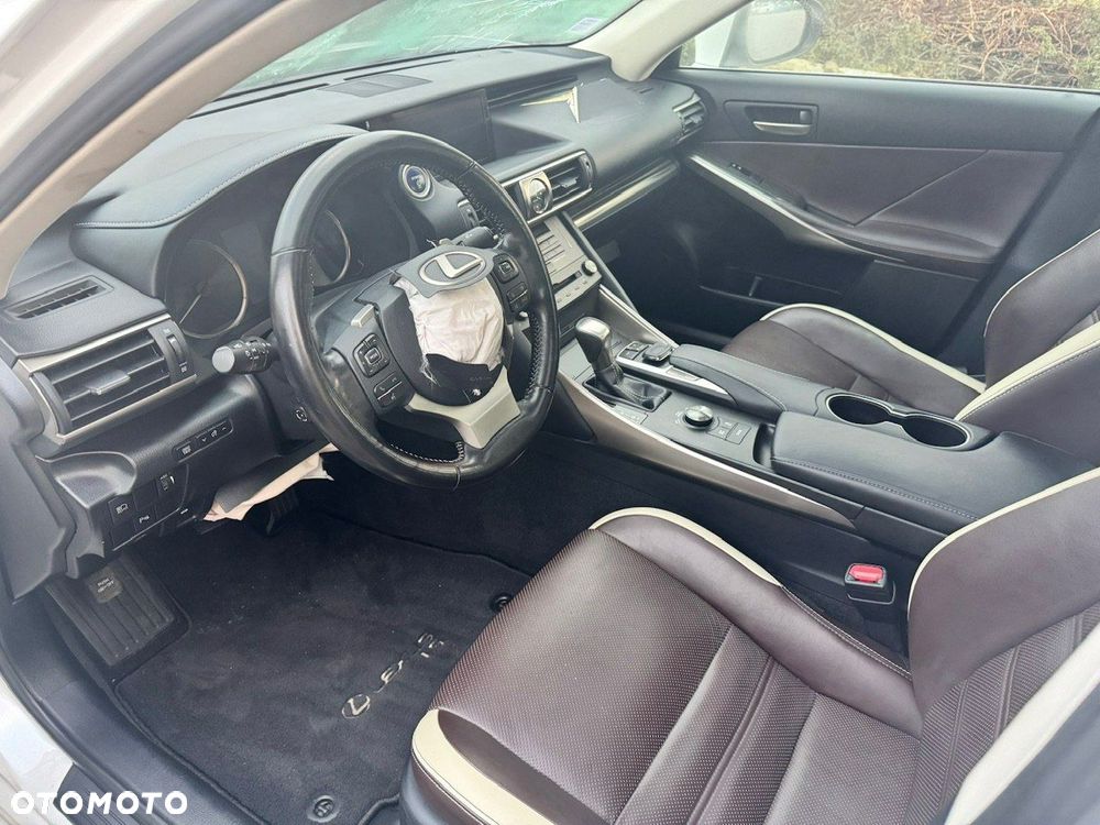 Lexus IS Luxury Line - 6