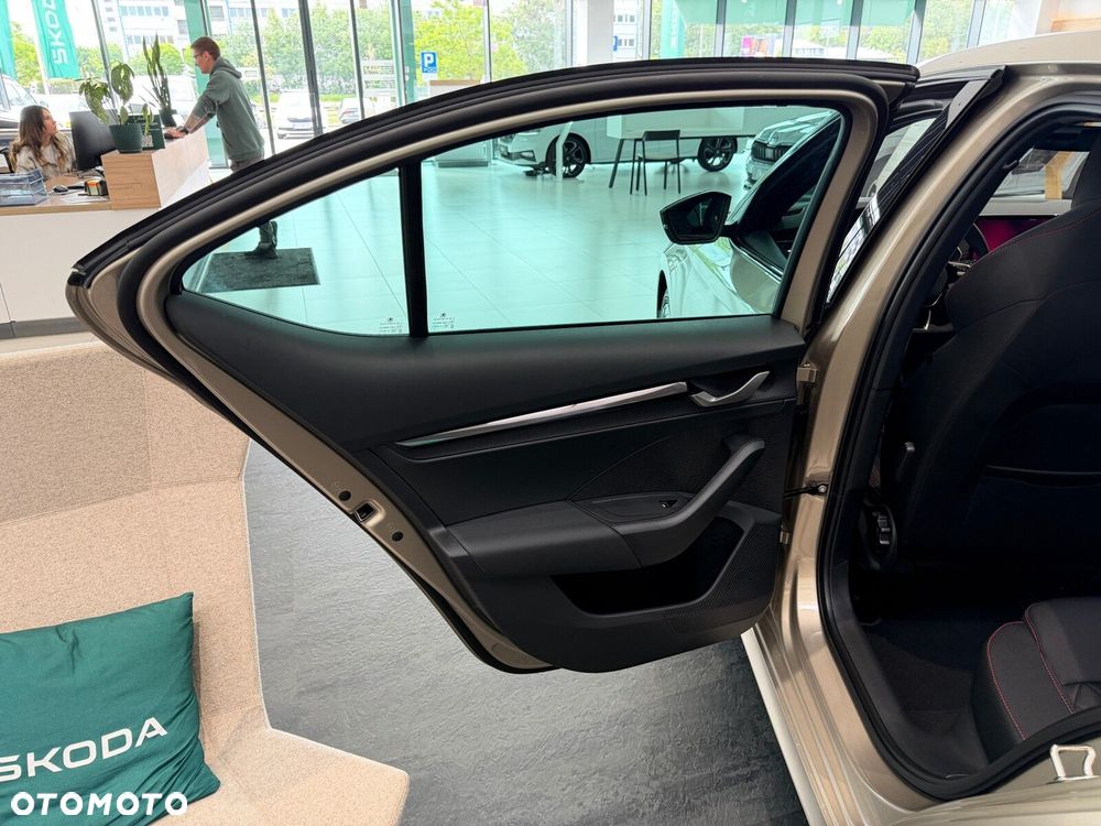 Skoda Octavia 2.0 TSI RS DSG - 16