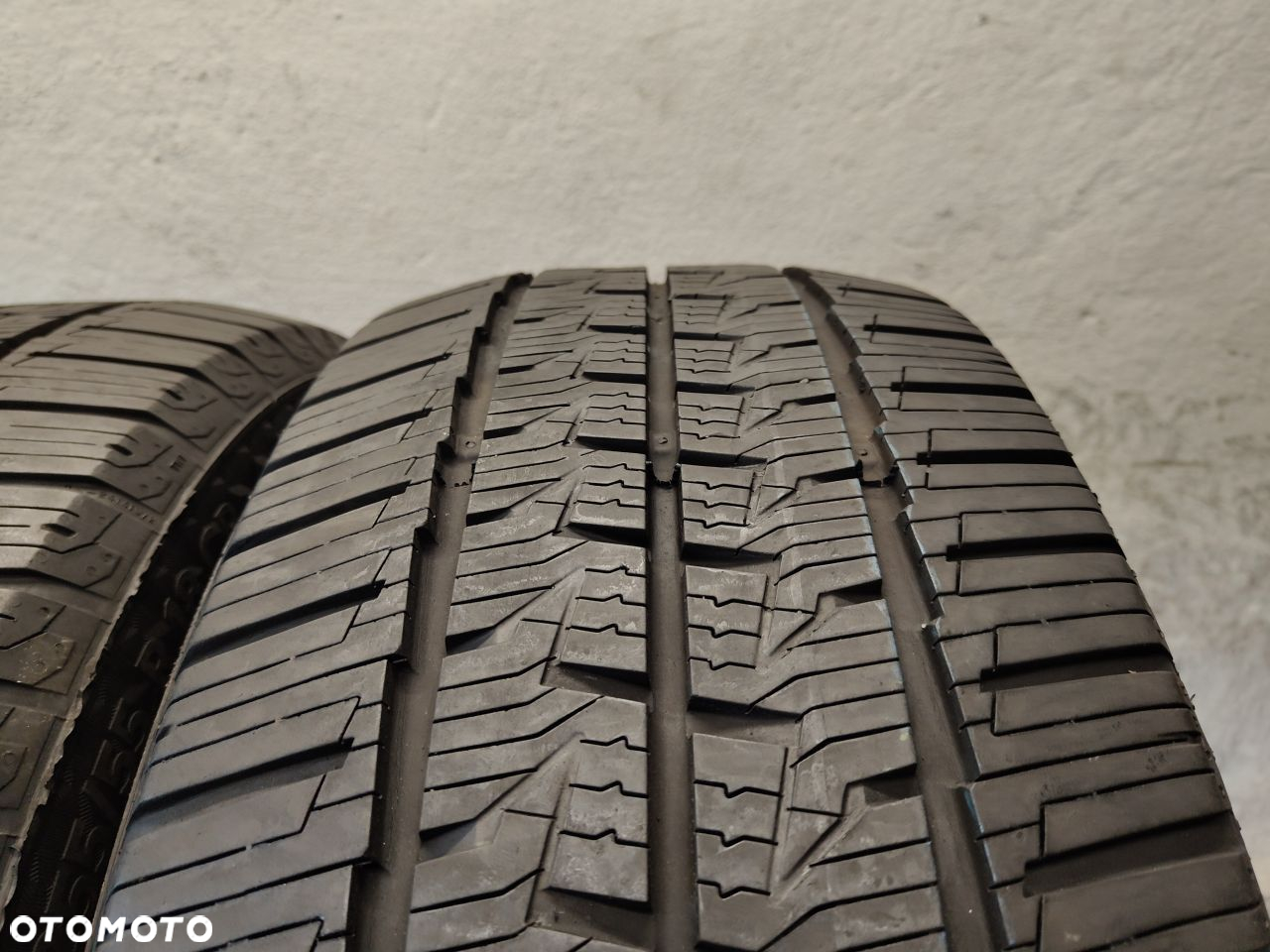 2x 255/55R18CP 120R Continental VanContact Camper - 4