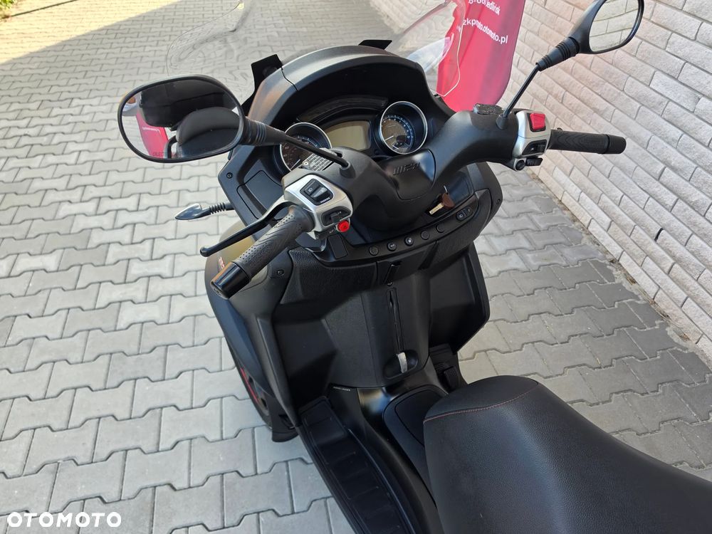 Piaggio MP-3 - 17