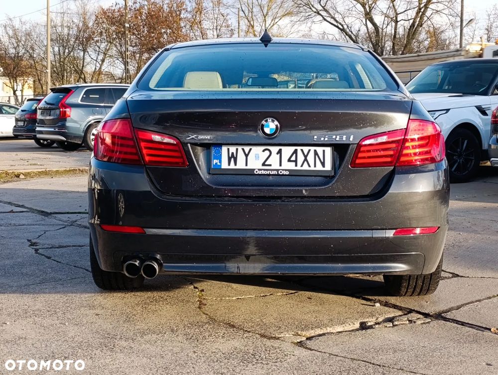 BMW Seria 5 528i xDrive Modern Line - 27