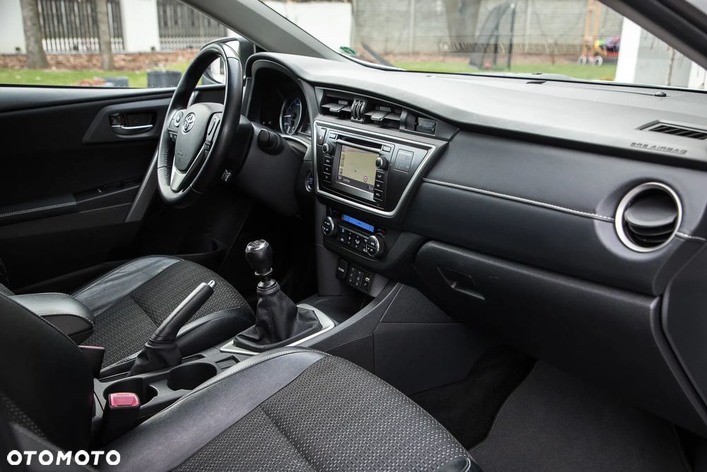 Toyota Auris 1.6 Prestige - 27