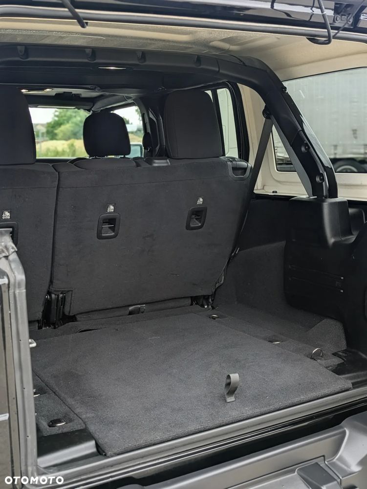 Jeep Wrangler - 11