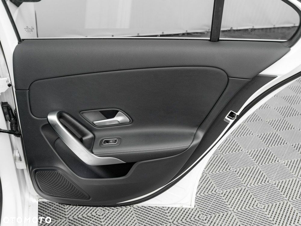 Mercedes-Benz Klasa A 200 d Progressive 8G-DCT - 27