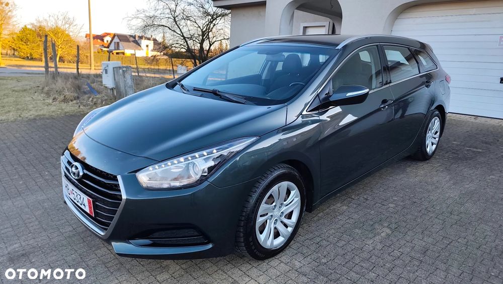 Hyundai i40 Kombi blue 1.6 Family+ - 13