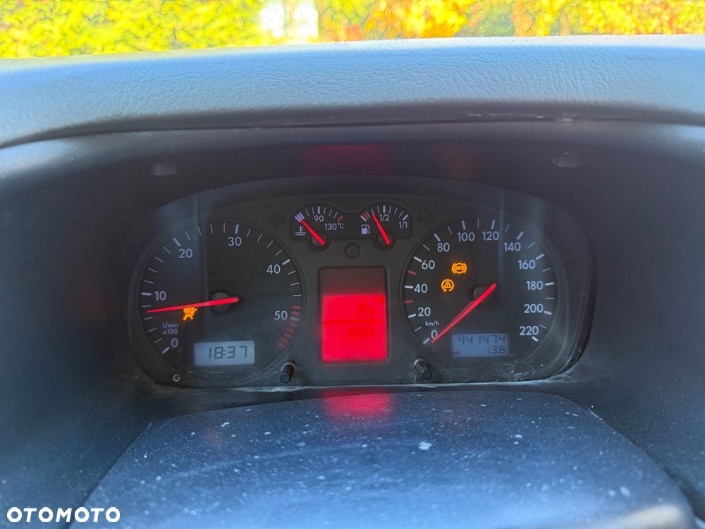 Volkswagen Caravelle - 6