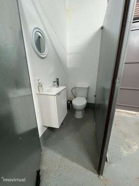 Garagem/Armazem  com WC e quintal - Grande imagem: 4/8