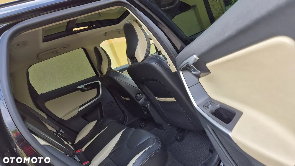 Volvo XC 60 D4 RDesign - 11