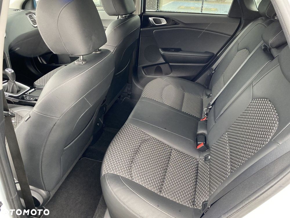 Kia Ceed - 11