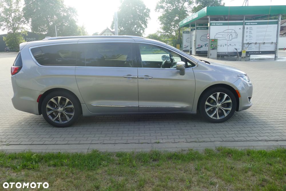 Chrysler Pacifica - 7