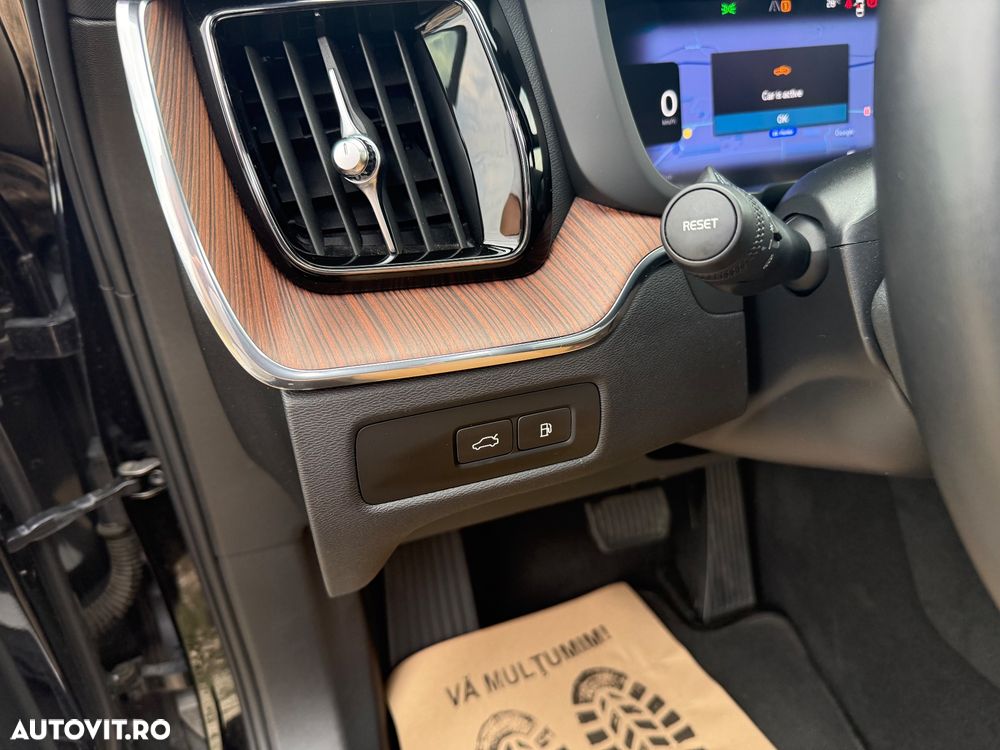 Volvo XC 60 T8 AWD Plus Dark - 18
