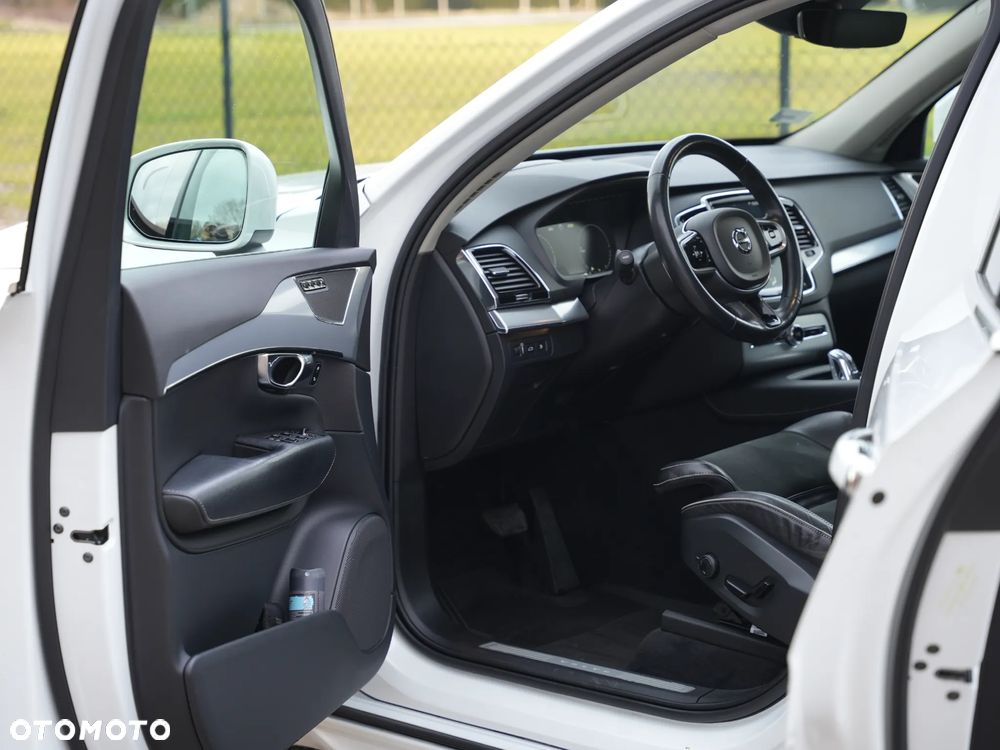 Volvo XC 90 - 9