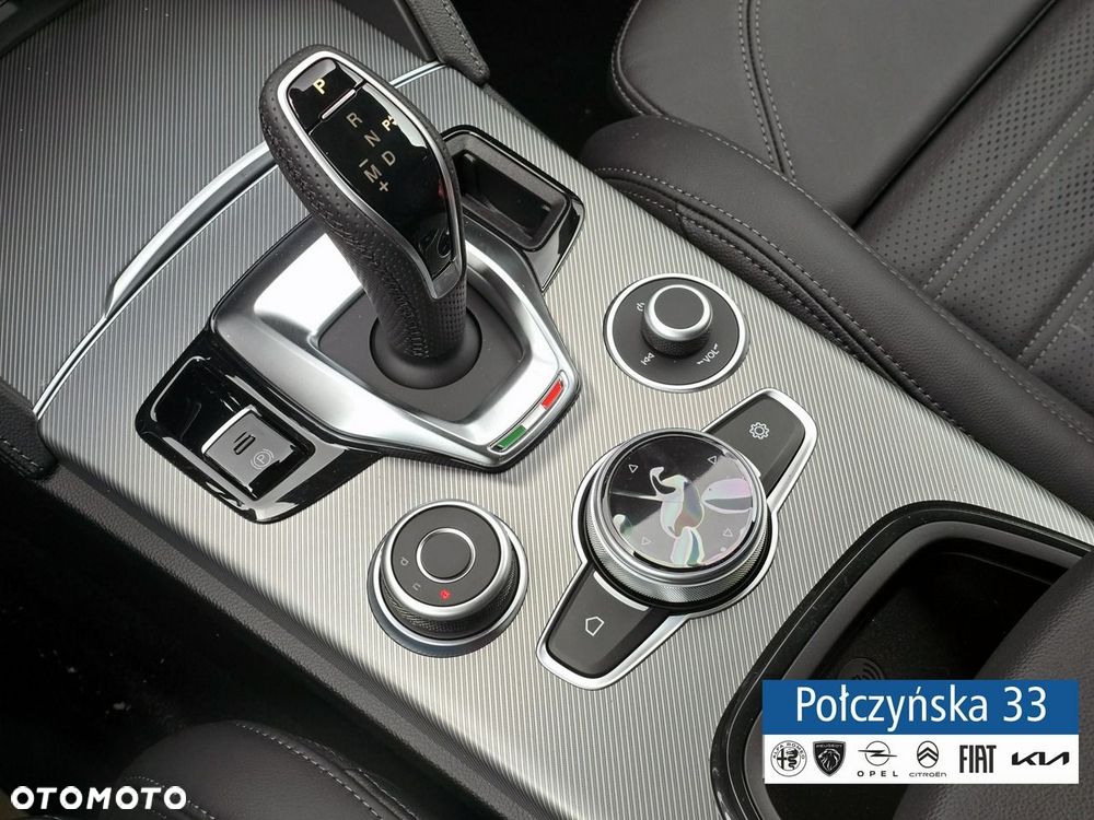 Alfa Romeo Stelvio - 23
