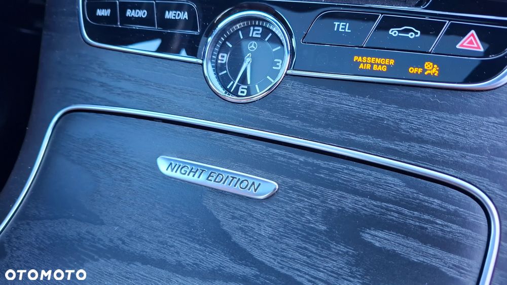 Mercedes-Benz Klasa C 300 9G-TRONIC AMG Line - 17