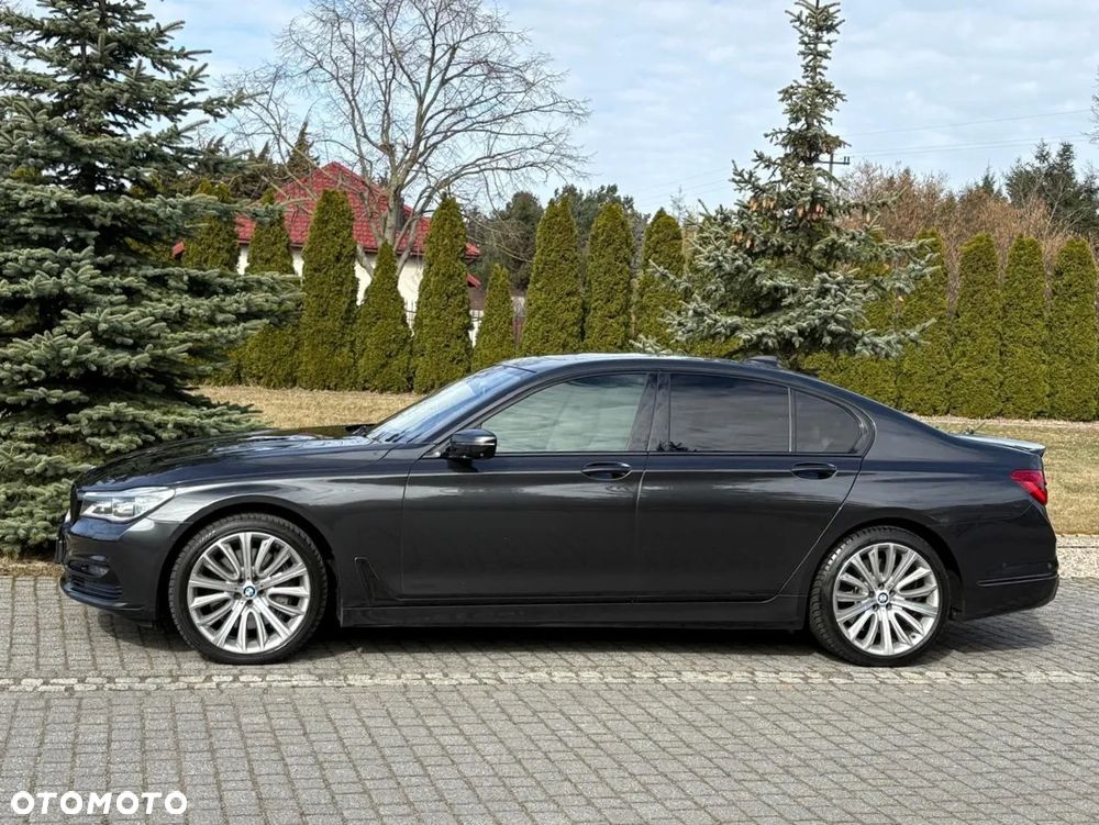 BMW Seria 7 750i - 9