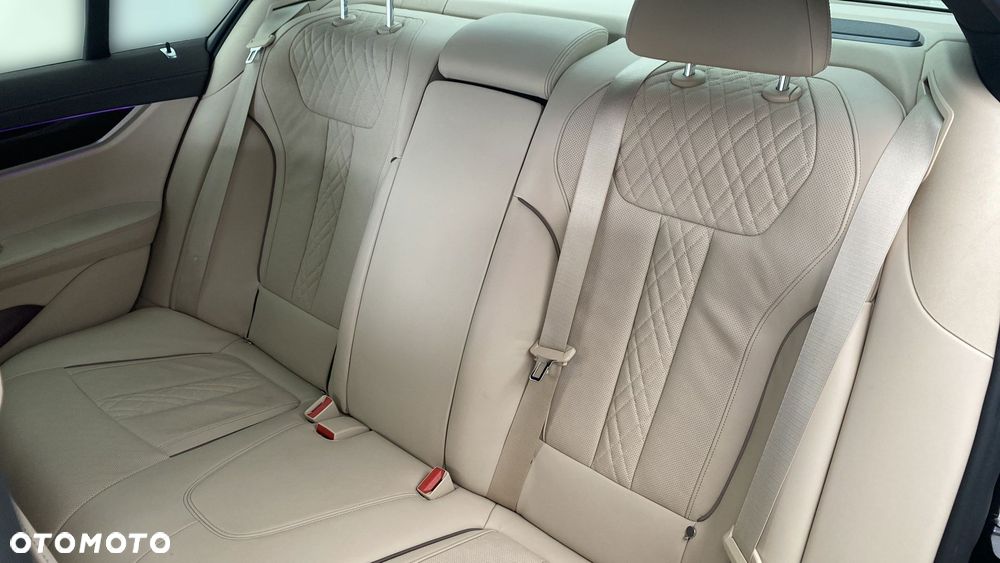 BMW Seria 7 730d xDrive mHEV - 12