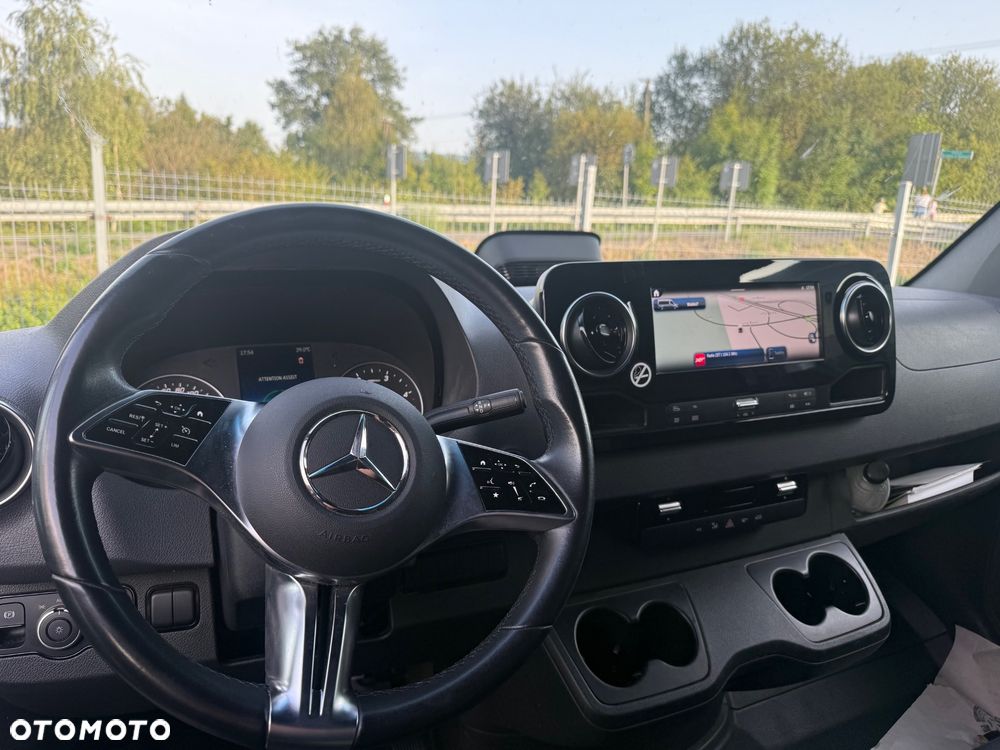 Mercedes-Benz Sprinter - 4