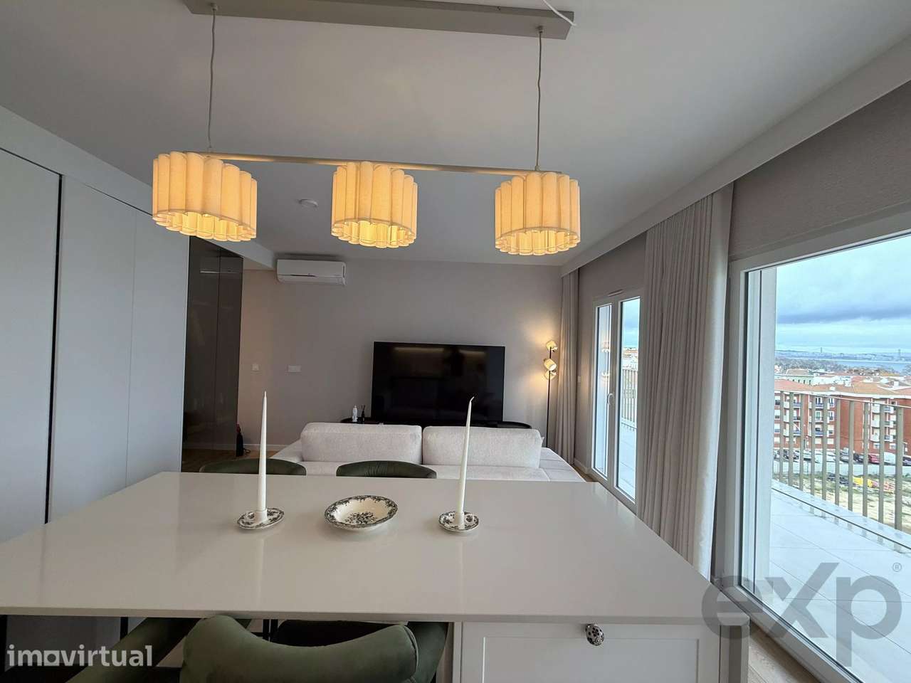 T2 SUITE, PISCINA, VARANDA, GARAGEM - Grande imagem: 2/32