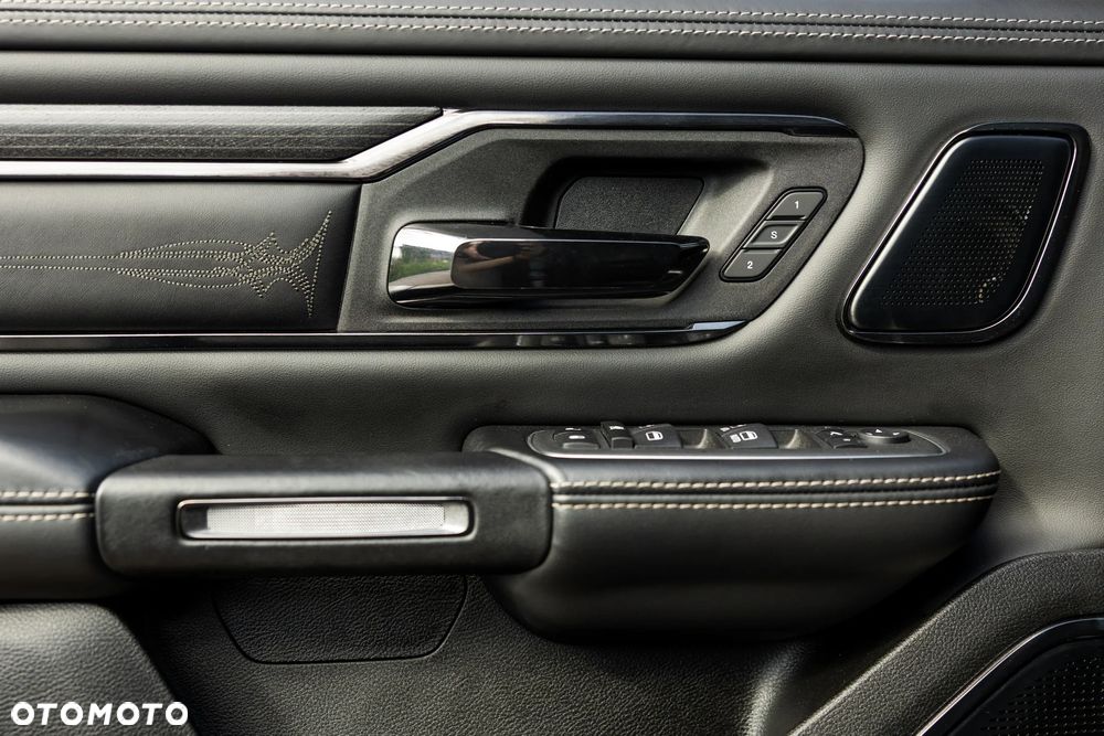RAM 1500 5.7 eTorque Crew Cab Shortbed Limited Black - 36