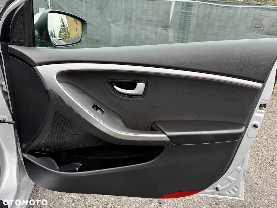 Hyundai i30 blue Kombi 1.6 GDi Passion - 32