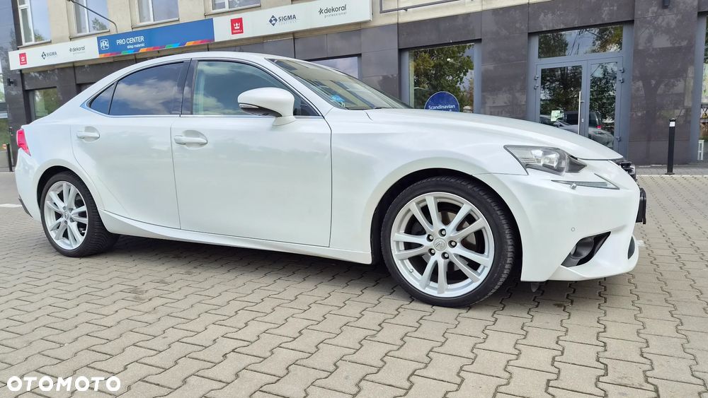 Lexus IS - 16