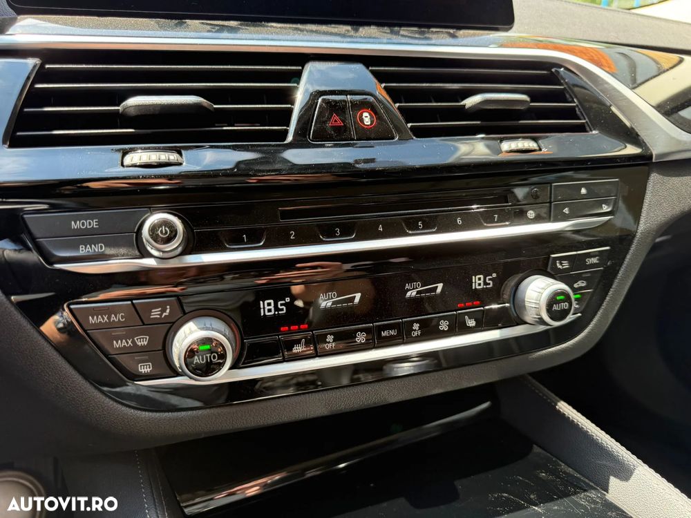 BMW Seria 5 520i Aut. Luxury Line - 17