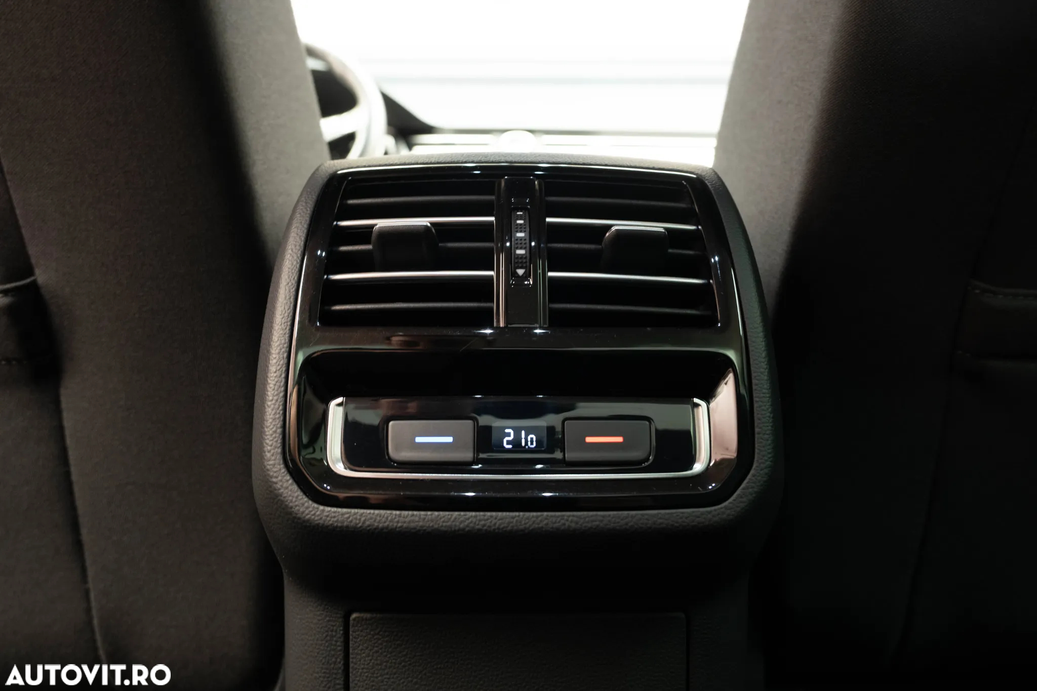 Volkswagen Passat 1.6 TDI DSG Trendline - 24