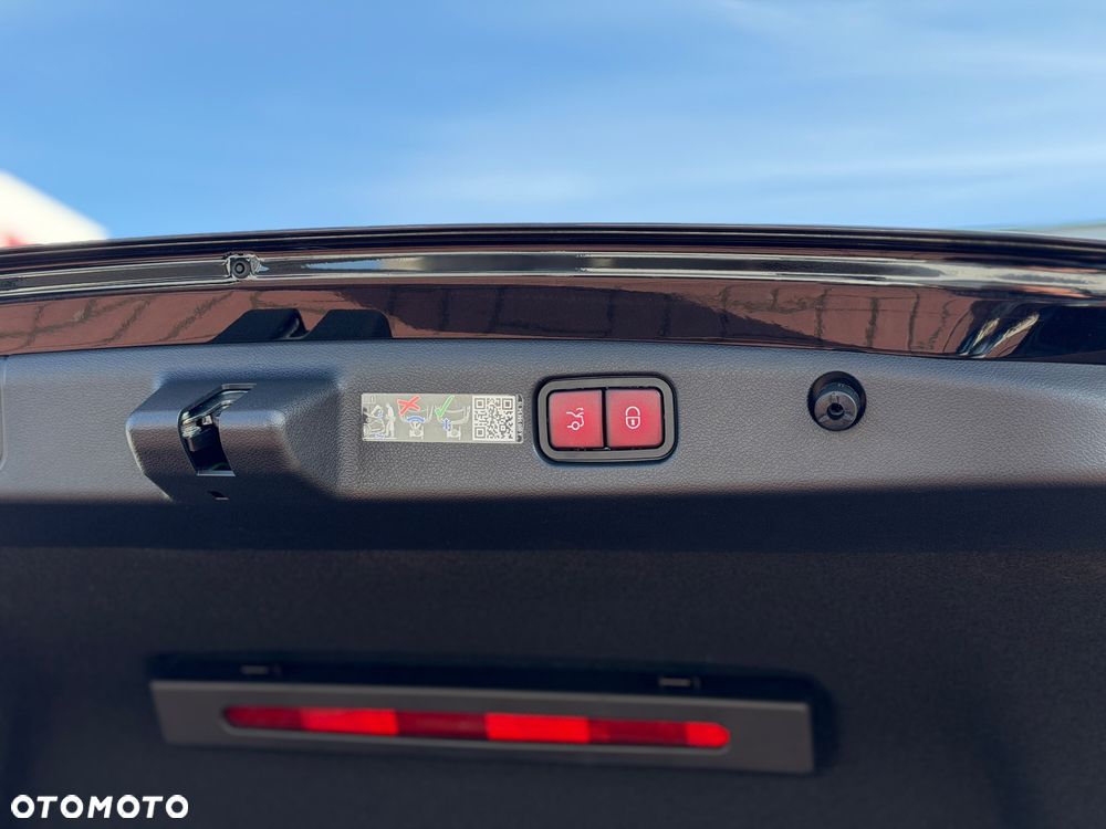 Mercedes-Benz Klasa E 220 d mHEV 4-Matic AMG 9G-Tronic - 22