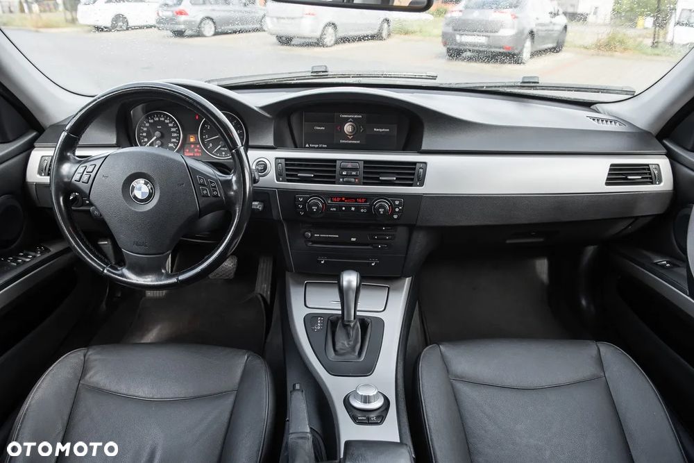 BMW Seria 3 330i - 23