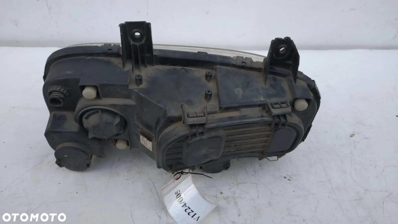 LAMPA REFLEKTOR PRAWA MERCEDES ATEGO 04- A9738202361 NO V1224/005 - 2
