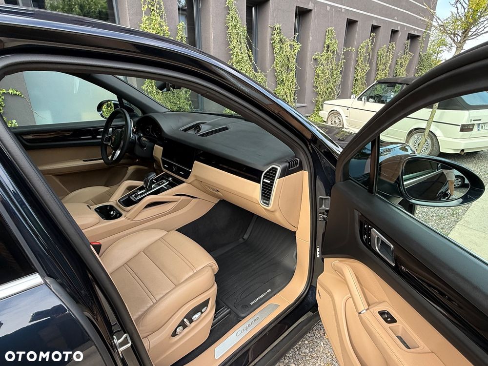 Porsche Cayenne Platinum Edition - 18
