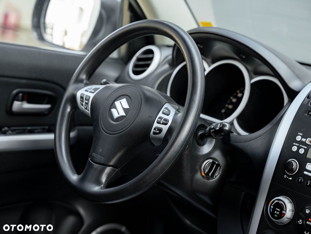 Suzuki Grand Vitara 2.0 Comfort + - 21