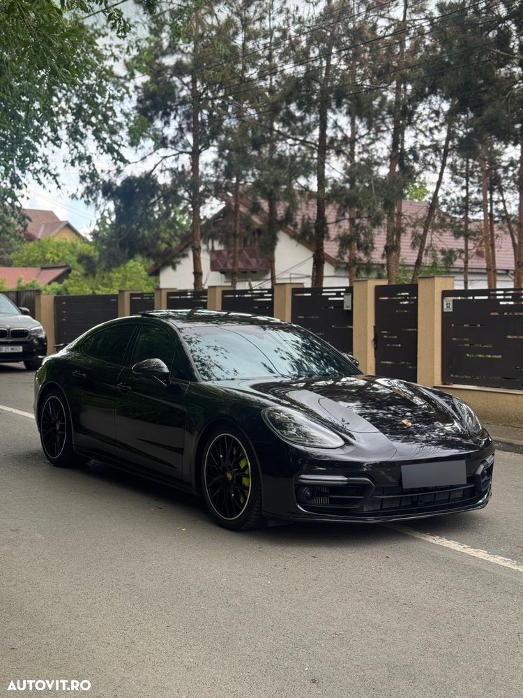 Porsche Panamera 4 E-Hybrid - 1