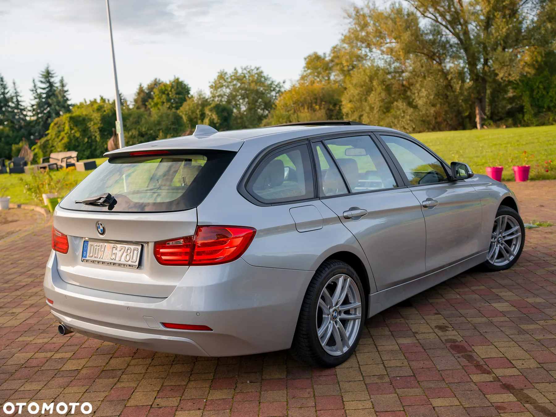 BMW Seria 3 318d xDrive Touring - 16