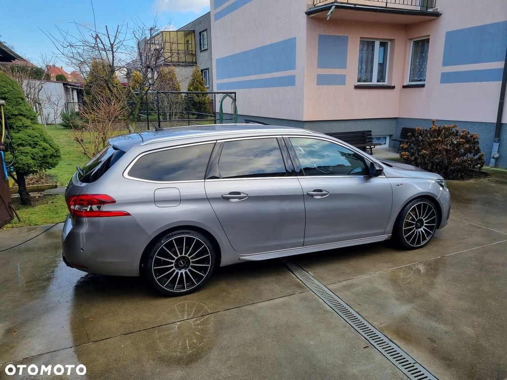 Peugeot 308 - 8