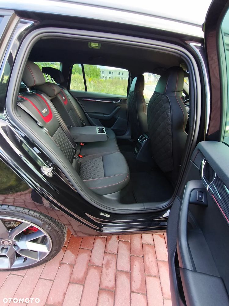 Skoda Octavia 2.0 TDI DSG RS - 32