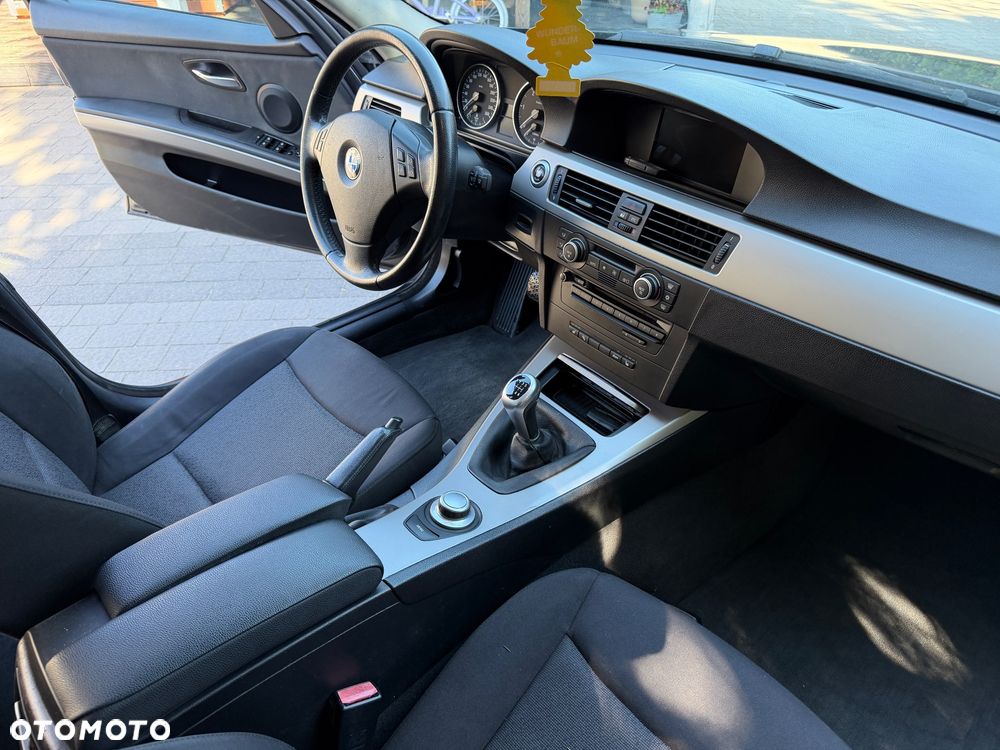 BMW Seria 3 318d DPF Edition Exclusive - 12