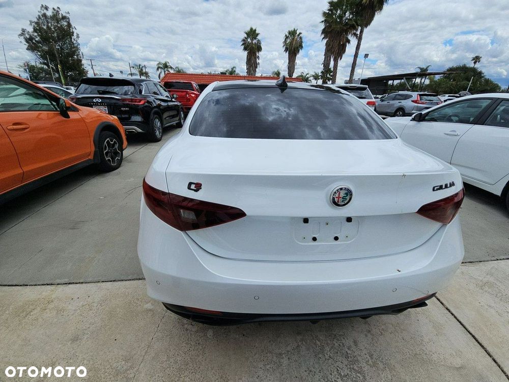 Alfa Romeo Giulia - 6