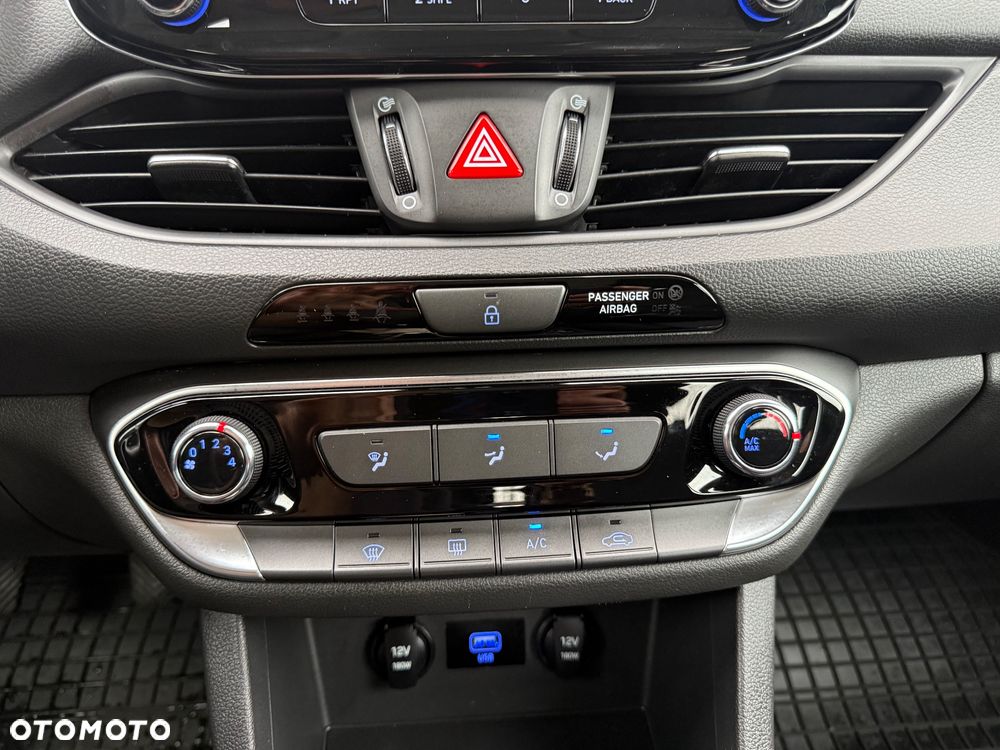 Hyundai i30 1.5 T-GDI 48V Modern - 16