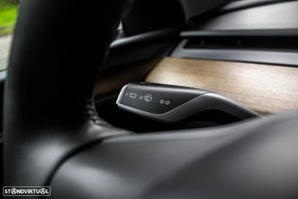 Tesla Model Y Long Range Dual Motor AWD - 13