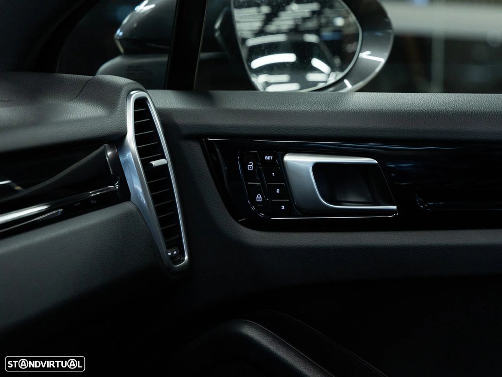 Porsche Cayenne Platinum Edition - 26