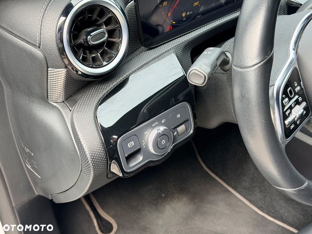 Mercedes-Benz CLA 200 7G-DCT - 18