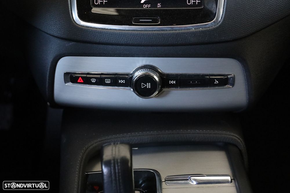 Volvo XC 90 2.0 T8 PHEV Momentum Plus AWD - 22