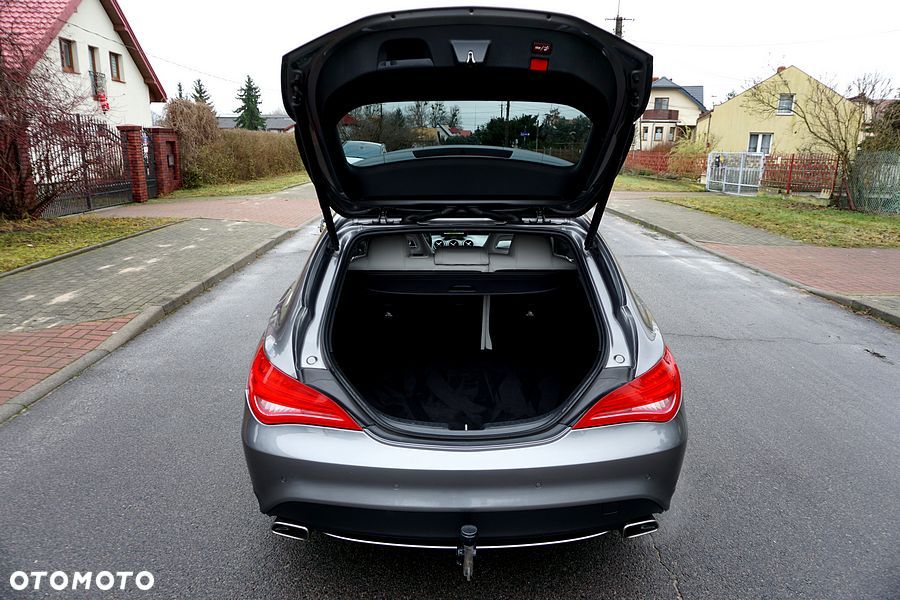 Mercedes-Benz CLA 180 Peak Edition - 11