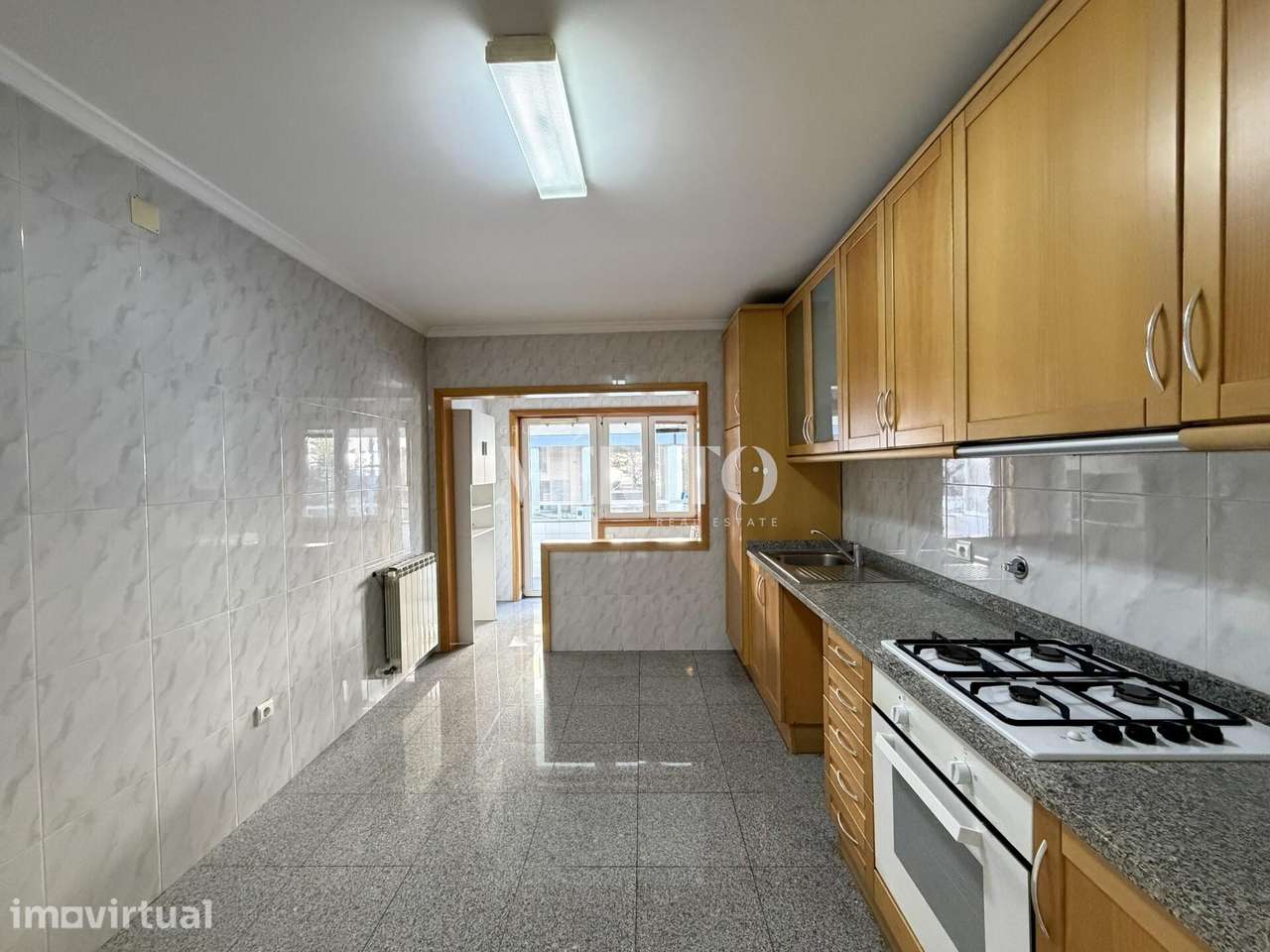 Apartamento T1 com 90 m2 e Garagem Fechada – Costa, Guimarães - Grande imagem: 2/11